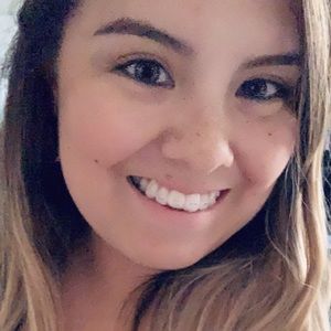 Meet your Posher, Alejandra